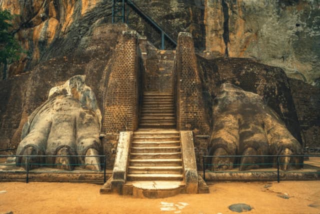 Sigiriya Highlights & Hot Air Balloon Ride