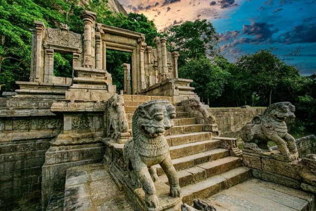 Colombo to Anuradhapura